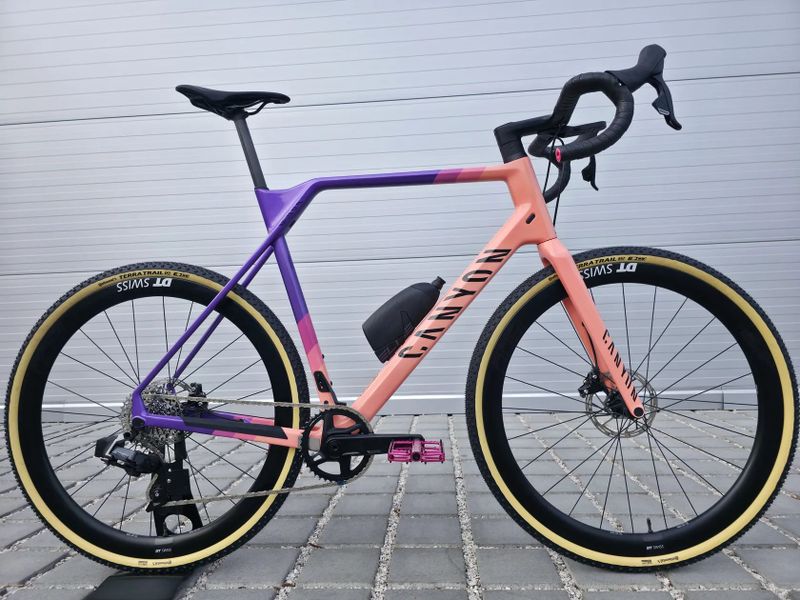 Gravel Canyon Inflite CF SL 8 Carbon Sram Rival AXS 2024 - velikost XL