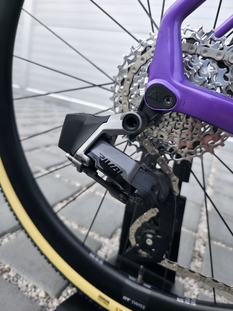 Gravel Canyon Inflite CF SL 8 Carbon Sram Rival AXS 2024 - velikost XL