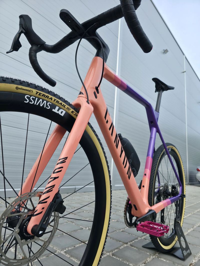 Gravel Canyon Inflite CF SL 8 Carbon Sram Rival AXS 2024 - velikost XL