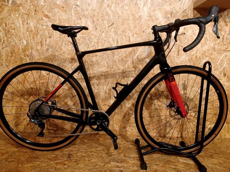 Gravel kolo CUBE NUROAD C:62 PRO carbon´n´red, velikost rámu L