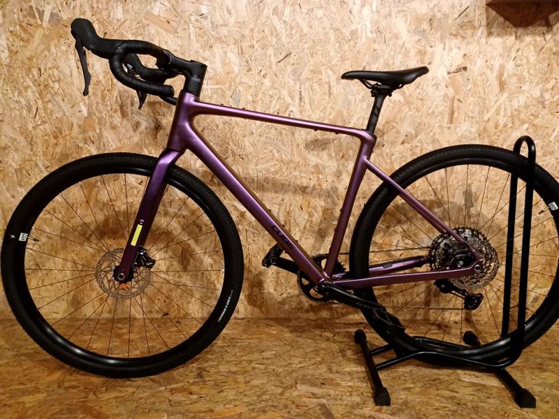 Gravel kolo NUROAD SLX 2026 molotov´n´black, velikost rámu M
