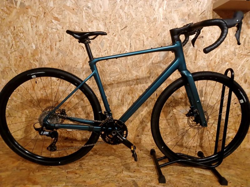 Gravel kolo NUROAD RACE 2026 royalgreen´n´black, velikost rámu L