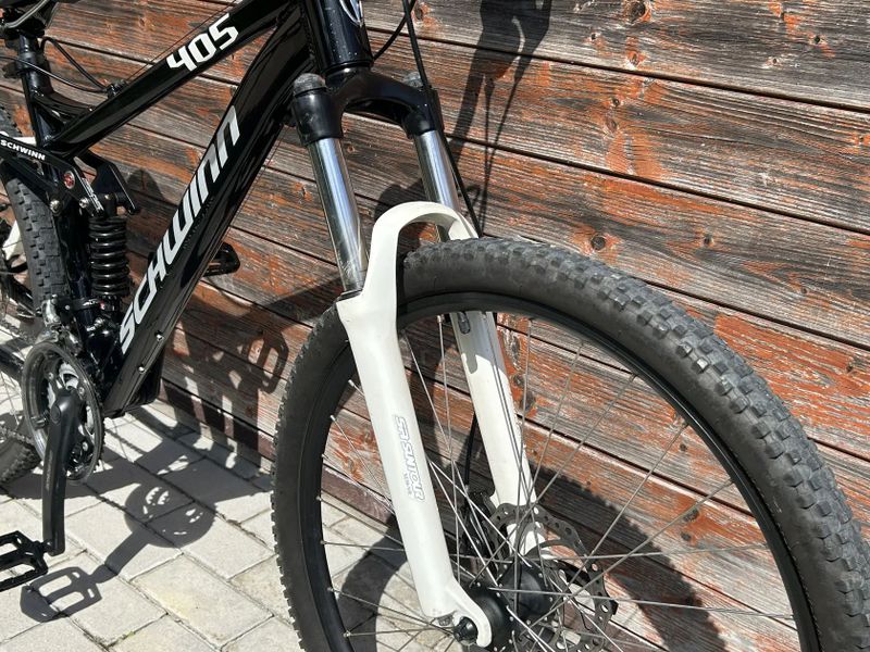 Celoodpružené kolo Schwinn 