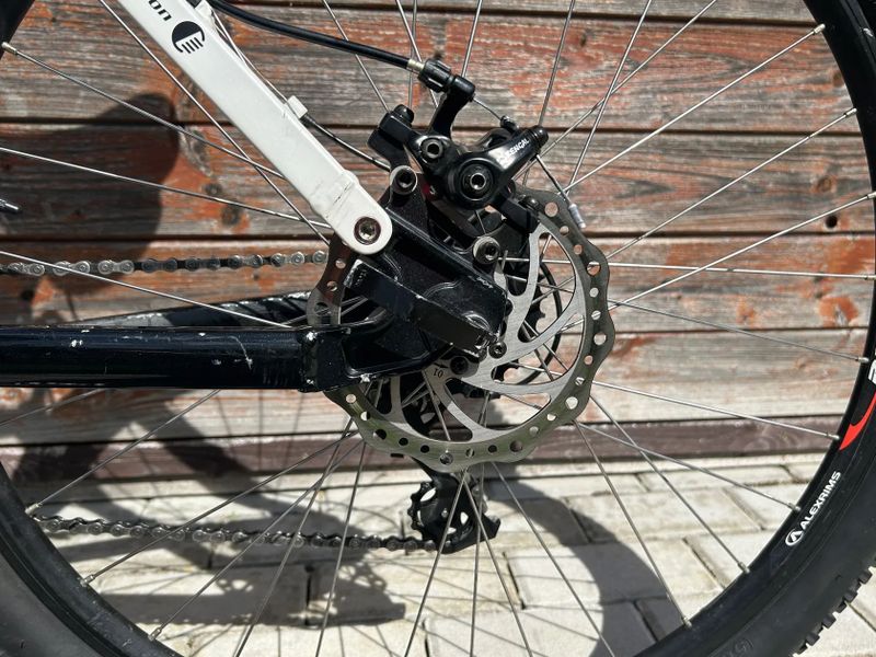 Celoodpružené kolo Schwinn 