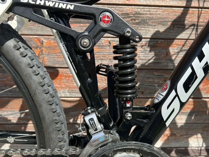 Celoodpružené kolo Schwinn 