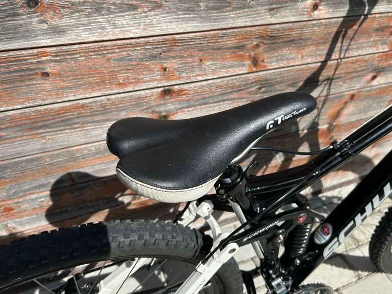 Celoodpružené kolo Schwinn 