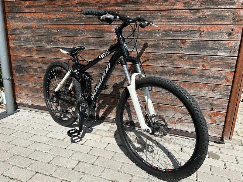 Celoodpružené kolo Schwinn 