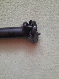 Karbonová sedlovka Bontrager XXX, 31,6 x 350 mm, naváženo 161 gramů