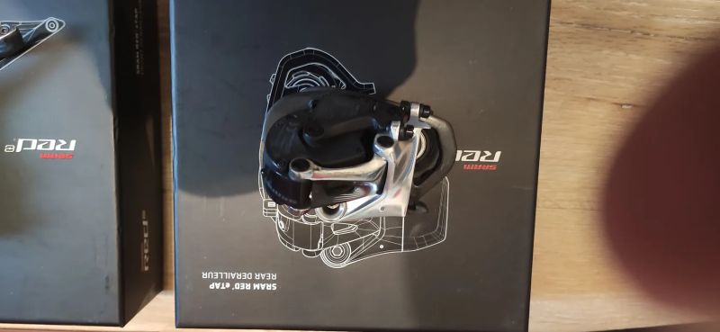Elektronická sada SRAM Red eTap 11s (bezdrátová, ráfková verze)