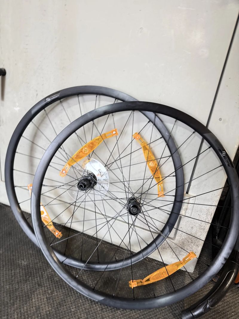 Zapletená kola Syncros RP2.0 Disc (28 děr) – pevné osy