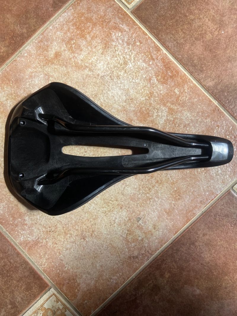 Sedlo Specialized Phenom Expert 143mm prakticky nové