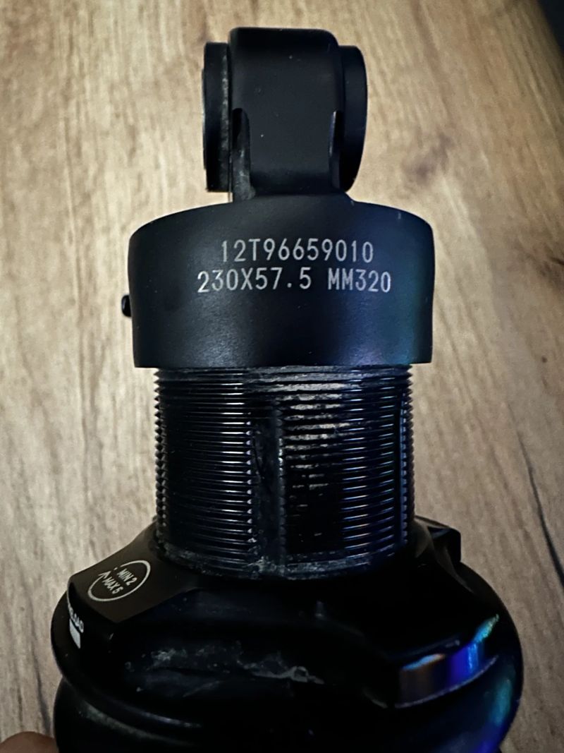 Rock Shox super deluxe + (230x57,5).