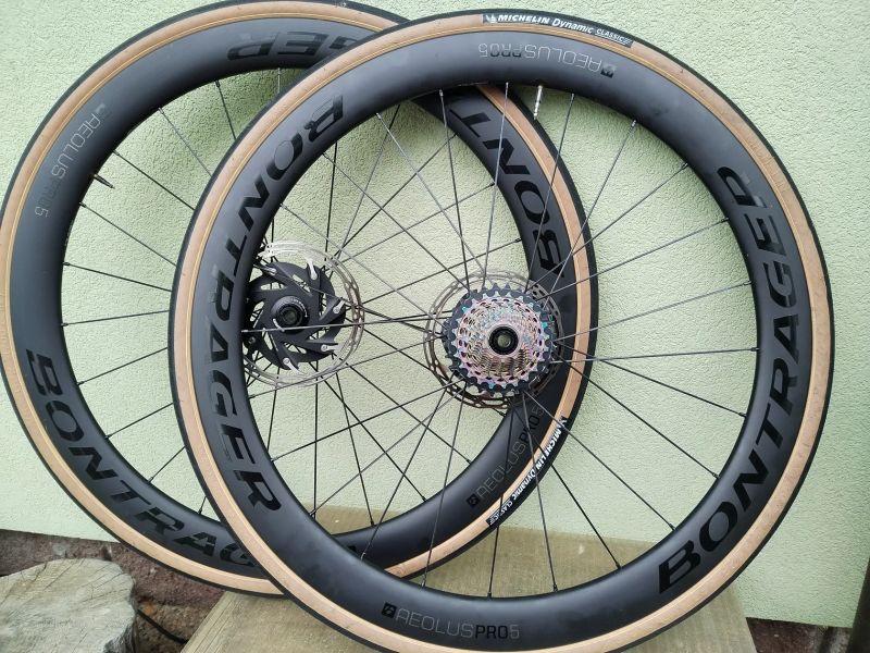 Zapletená kola BONTRAGER AEOLUS pro 5