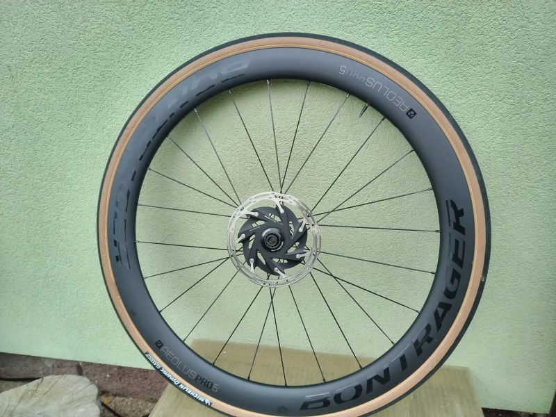 Zapletená kola BONTRAGER AEOLUS pro 5