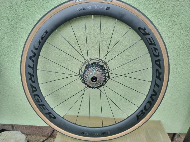 Zapletená kola BONTRAGER AEOLUS pro 5