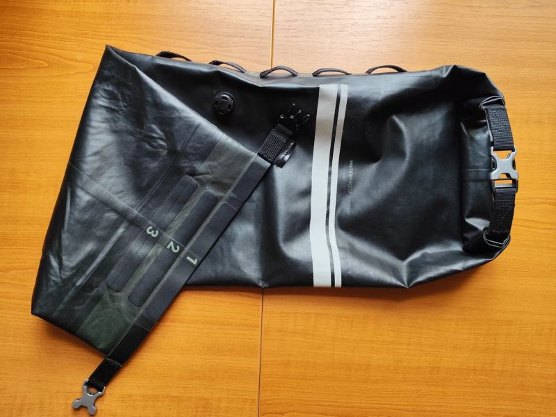 Bikepacking set ROCKRIDER (košík + vodotěsný vak 15 l) - TOP STAV, v záruce