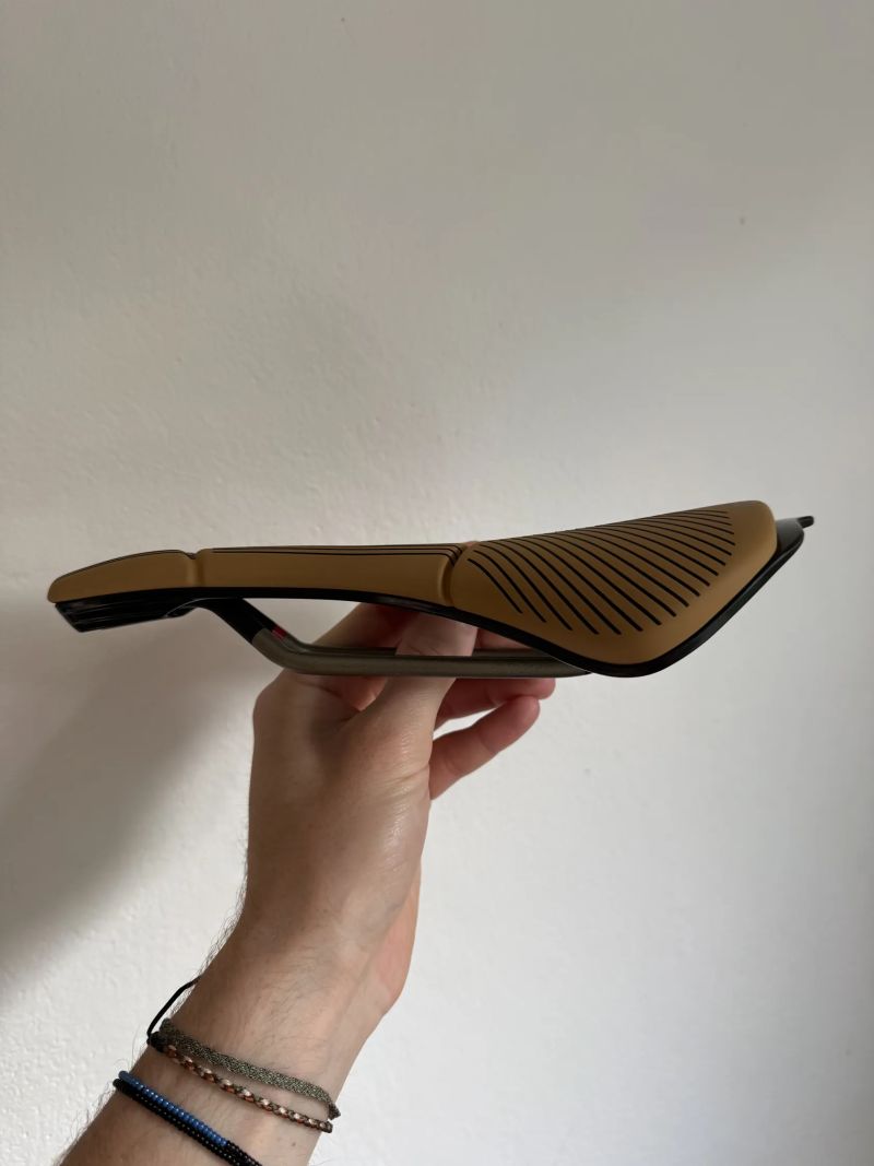 Sedlo Prologo SCRATCH M5 PAS TiROX AGX SC 147, hnědé