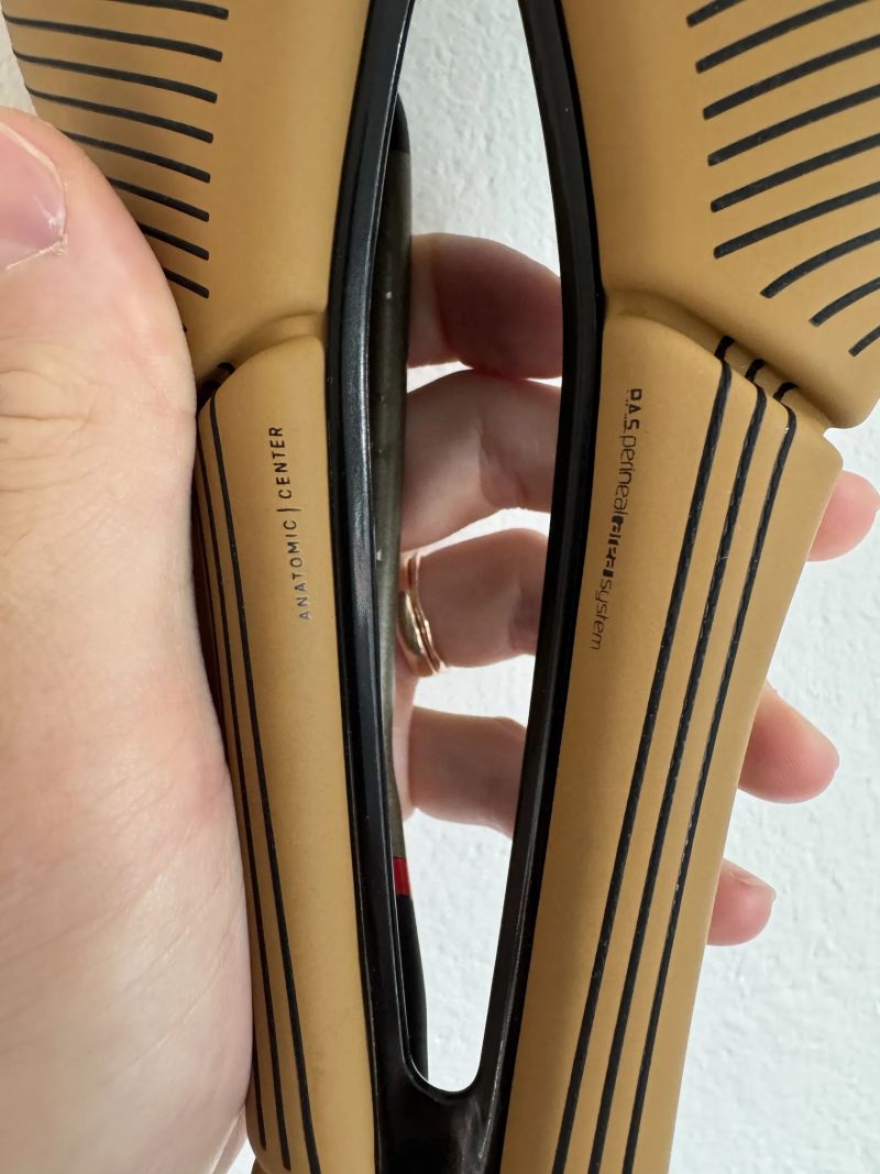 Sedlo Prologo SCRATCH M5 PAS TiROX AGX SC 147, hnědé