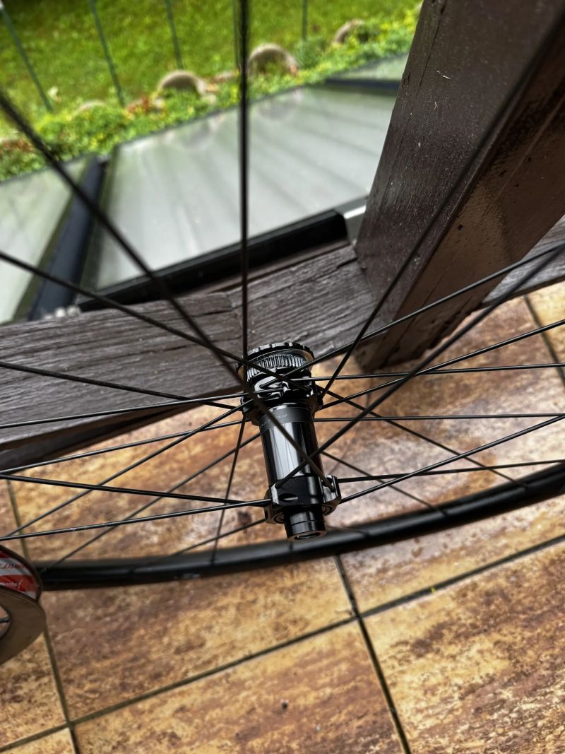 Zapletená silniční kola Fulcrum racing DB 600
