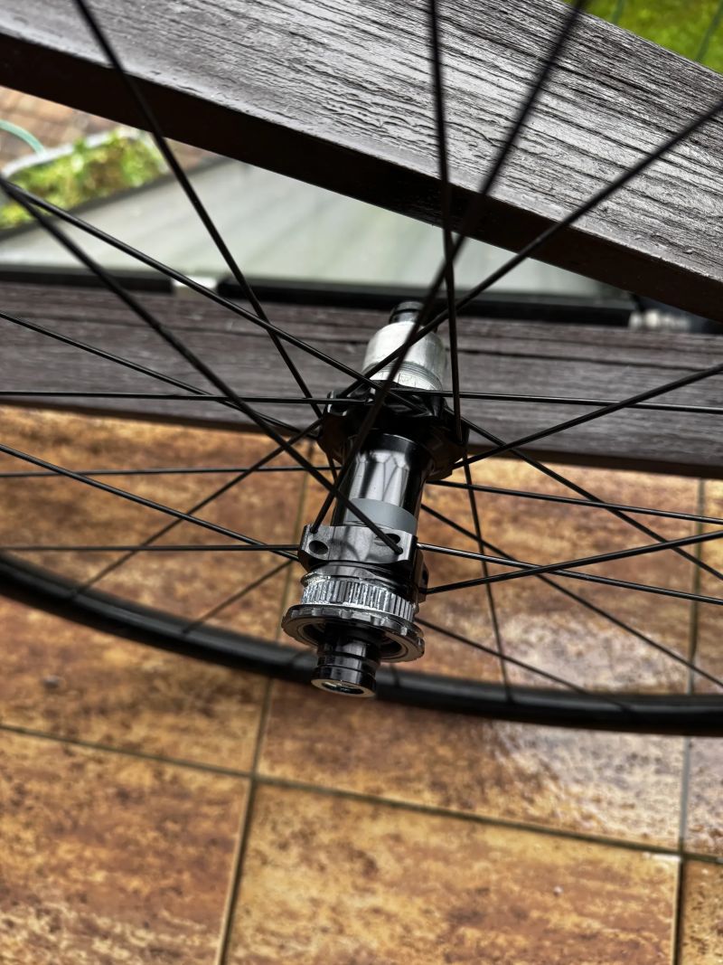 Zapletená silniční kola Fulcrum racing DB 600