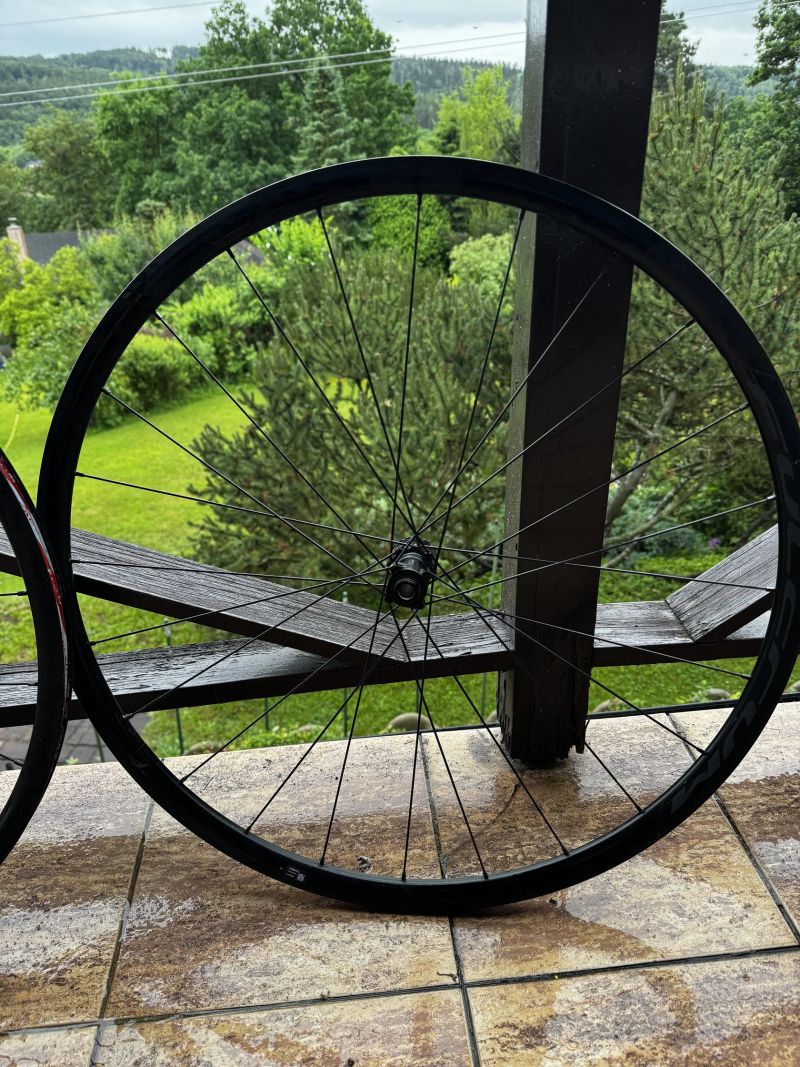 Zapletená silniční kola Fulcrum racing DB 600