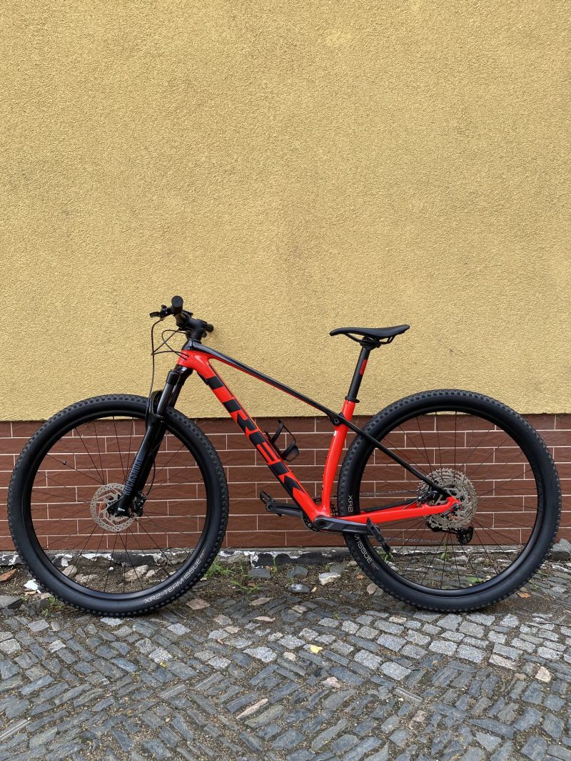 Trek Procaliber 9.5 Radioactive Red Carbon Horské kolo
