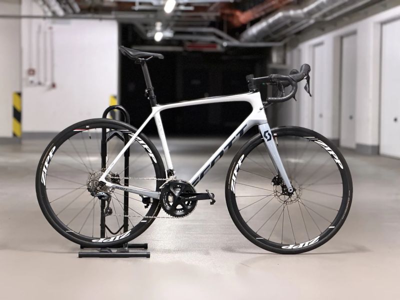 Scott Addict 20 Disc 2021 / vel. 56 L / Shimano 105 / Kola Zipp / Wattmetr