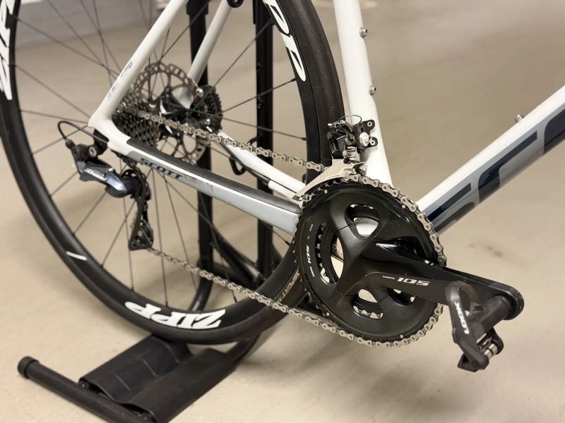 Scott Addict 20 Disc 2021 / vel. 56 L / Shimano 105 / Kola Zipp / Wattmetr