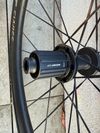 Zánovní DT Swiss GRC 1100 Dicut 50 (v záruce), Ořech Shimano + Sram XD, 600km, Conti GP5000 AS TR.