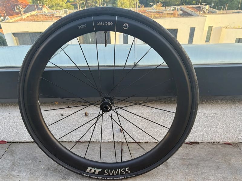 Zánovní DT Swiss GRC 1100 Dicut 50 (v záruce), Ořech Shimano + Sram XD, 600km, Conti GP5000 AS TR.