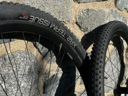 Bontrager Kovee Elite 23 - boost, přední + zadní 