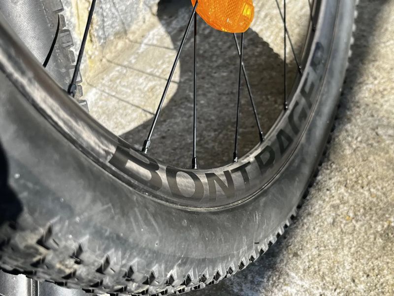 Bontrager Kovee Elite 23 - boost, přední + zadní 