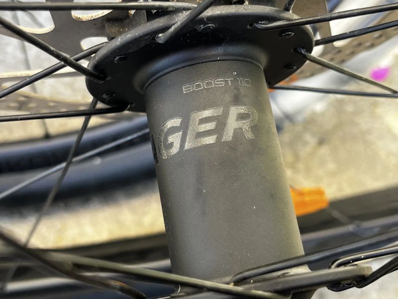 Bontrager Kovee Elite 23 - boost, přední + zadní 