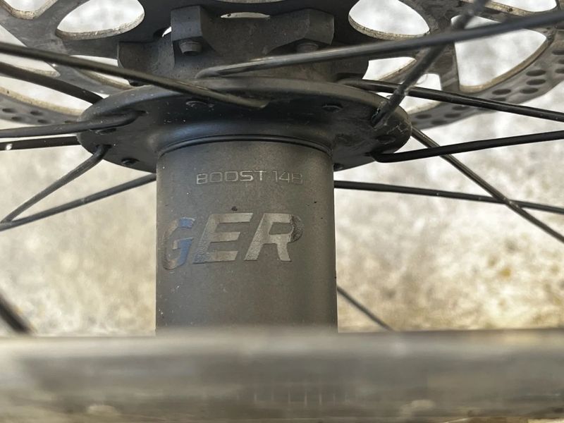 Bontrager Kovee Elite 23 - boost, přední + zadní 