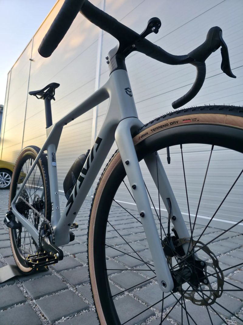 Gravel SAVA GRUS 2.0 2025 Carbon AXS 28" - velikost M