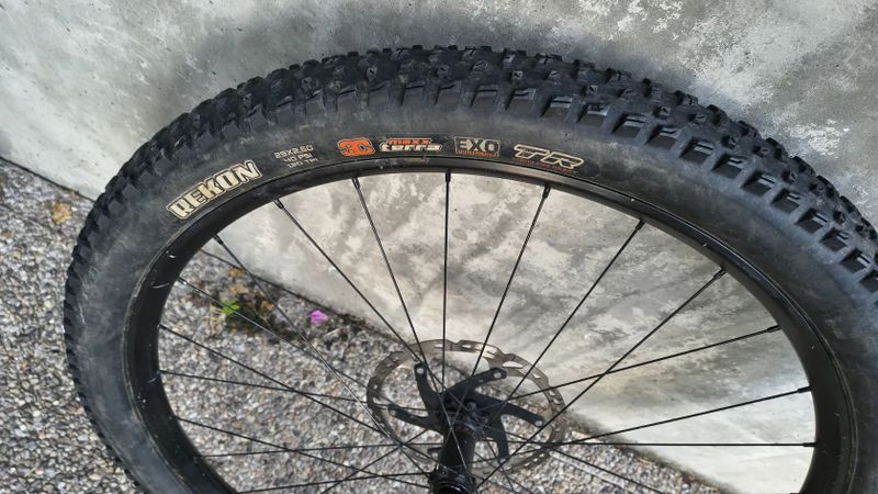 Syncros komplet přední kolo 29" boost + Maxxis Rekon 2,6"