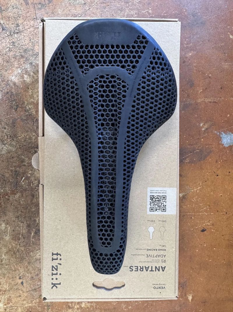 Fizik Vento Antares R1 Adaptive sedlo 