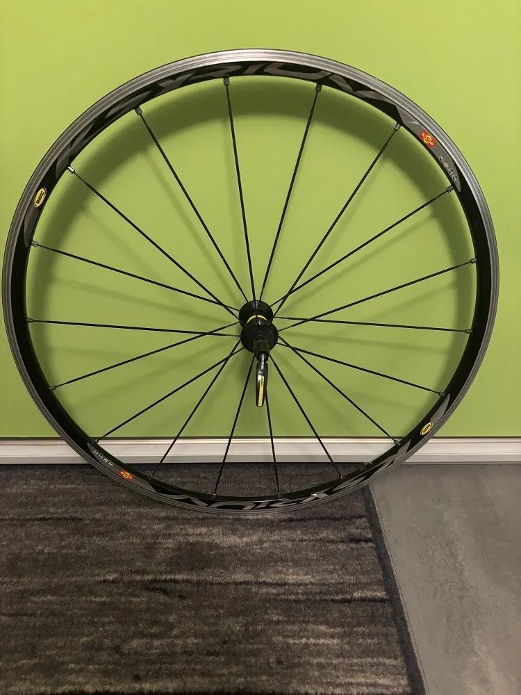 Zapletené přední kolo Mavic Ksyrium Elite