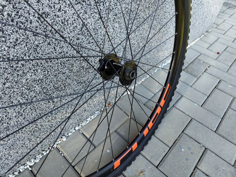 Gravel sada kol (12x100 a 12x142) Mavic + Cube