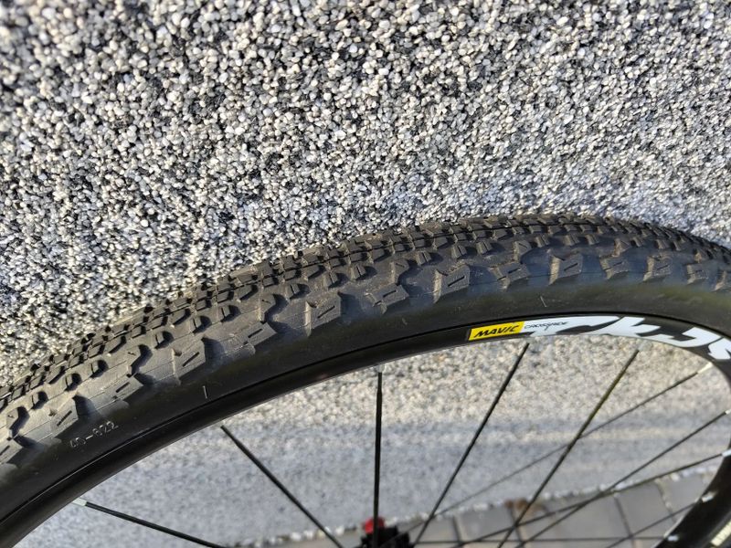 Gravel sada kol (12x100 a 12x142) Mavic + Cube