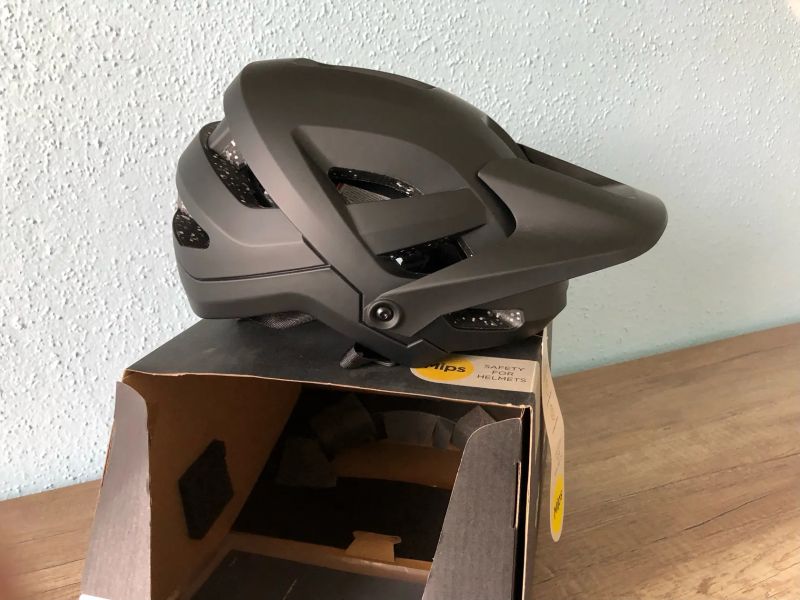 Cannondale Tract Starry Night MIPS vel. M (55 - 59 cm) + DRES ETAPE