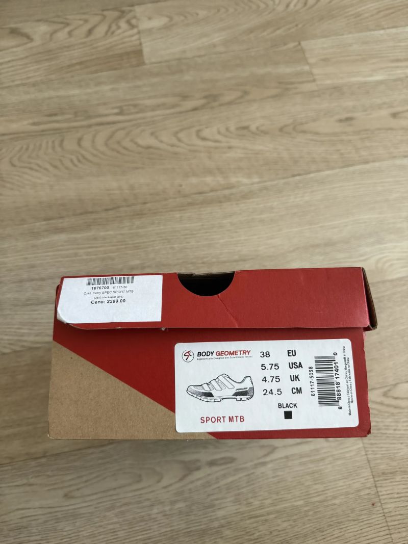 Tretry Specialized vel.38