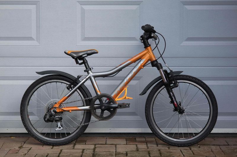 Rock Machine XC Fun 20” – dětské kolo, odpružená vidlice, 6 rychlostí