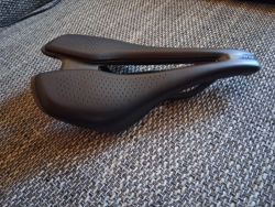 Sedlo GIANT Fleet SLR 145mm