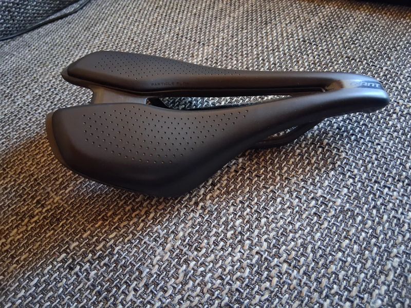 Sedlo GIANT Fleet SLR 145mm