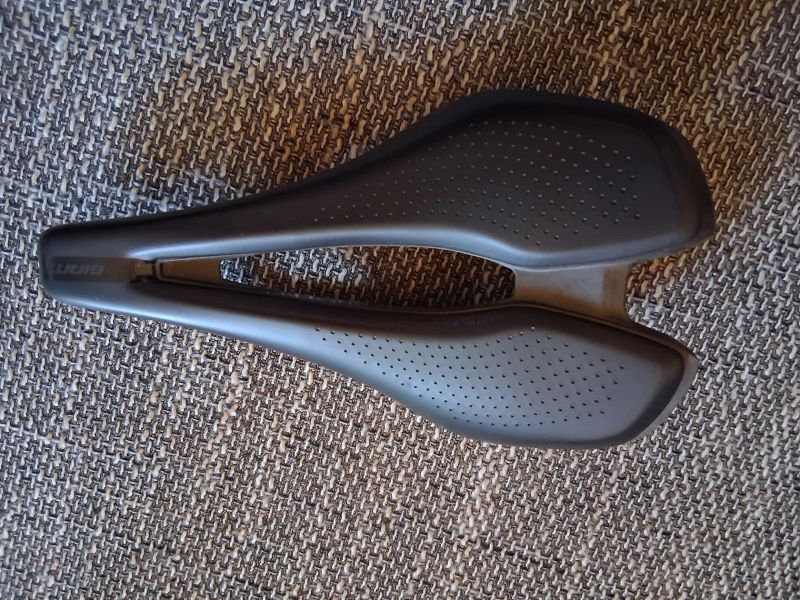 Sedlo GIANT Fleet SLR 145mm