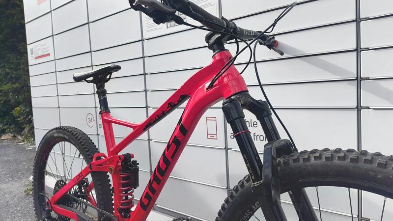 Ghost Slamr 6.7 | Celoodpružený trailbike, Super Deluxe Coil👀