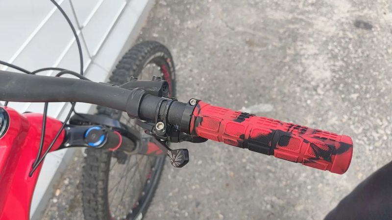 Ghost Slamr 6.7 | Celoodpružený trailbike, Super Deluxe Coil👀