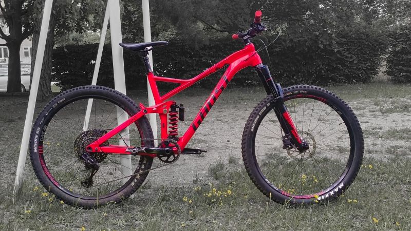 Ghost Slamr 6.7 | Celoodpružený trailbike, Super Deluxe Coil👀