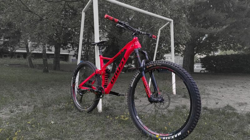 Ghost Slamr 6.7 | Celoodpružený trailbike, Super Deluxe Coil👀